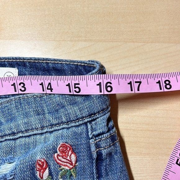 BLANKNYC Embroidered Distressed Crop Girlfriend Jeans Size 25 - Picture 11 of 14